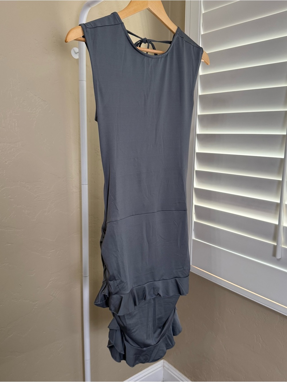 Commense Open Back Ruffle Bodycon Mini Dress NWT Large Slate Gray - Picture 4 of 9